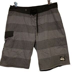 Quiksilver Size 30 Gray & Black Board Shorts